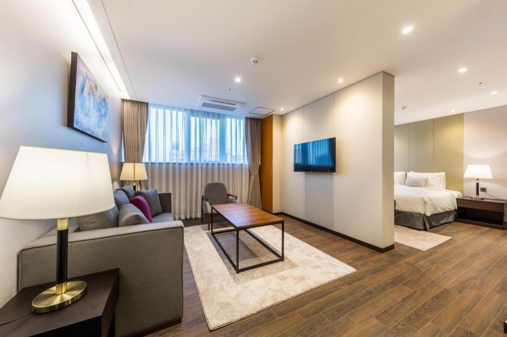 Howard Johnson By Wyndham Incheon Airport Εξωτερικό φωτογραφία
